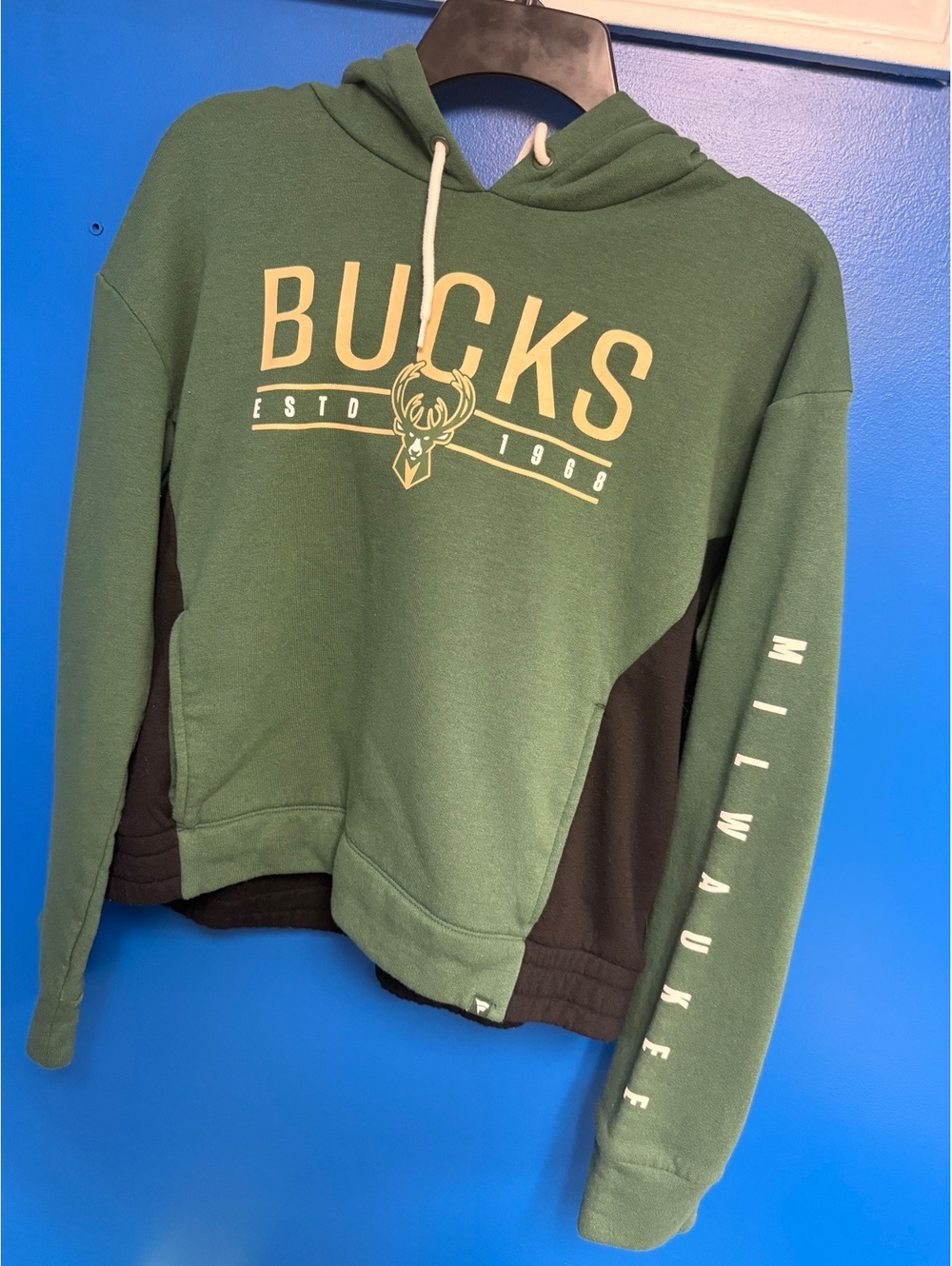 Milwaukee Bucks Fanatics Iconic Halftime Colorblock Hoodie Womens Large Green